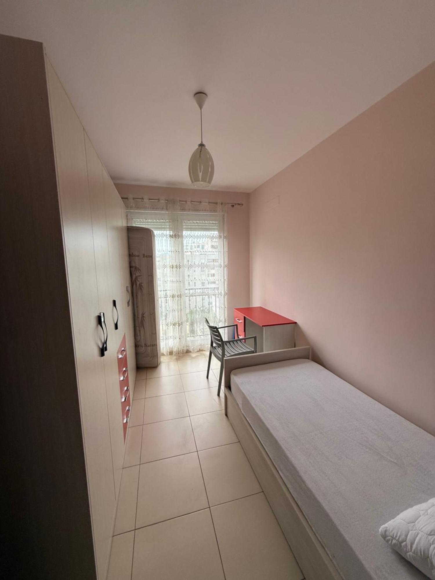 Banesa 21 Dhjetori, Apartamento *